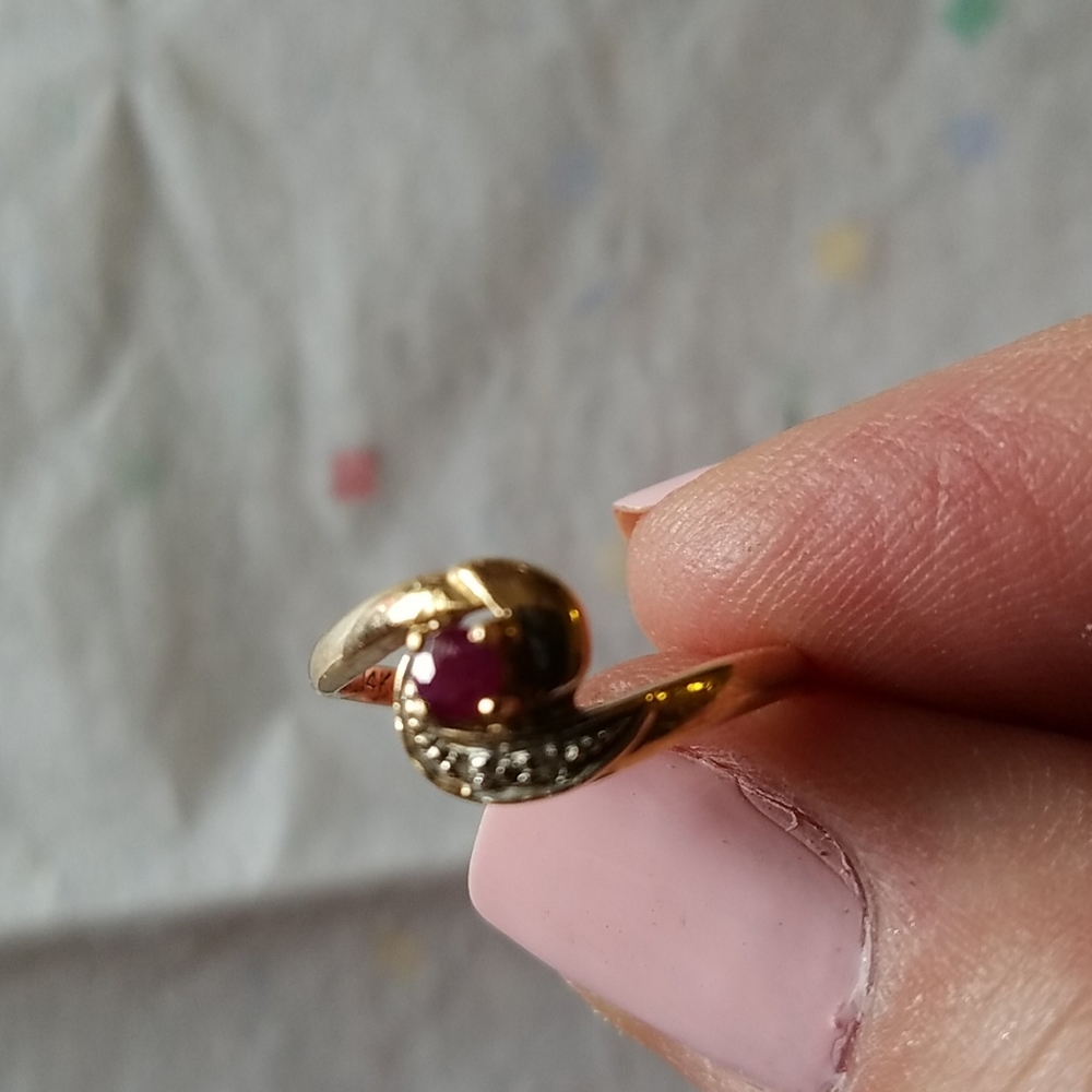 14K GOLD RUBY AND DIAMOND RING - Picture 2 of 5